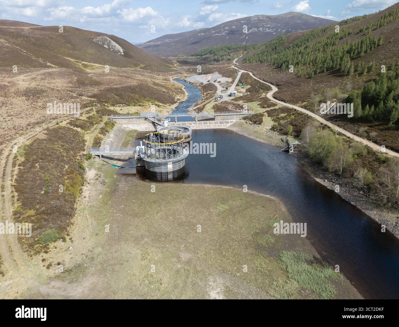 Diga di Glen Tromie, Parco nazionale di Cairngorms, Scozia Foto Stock