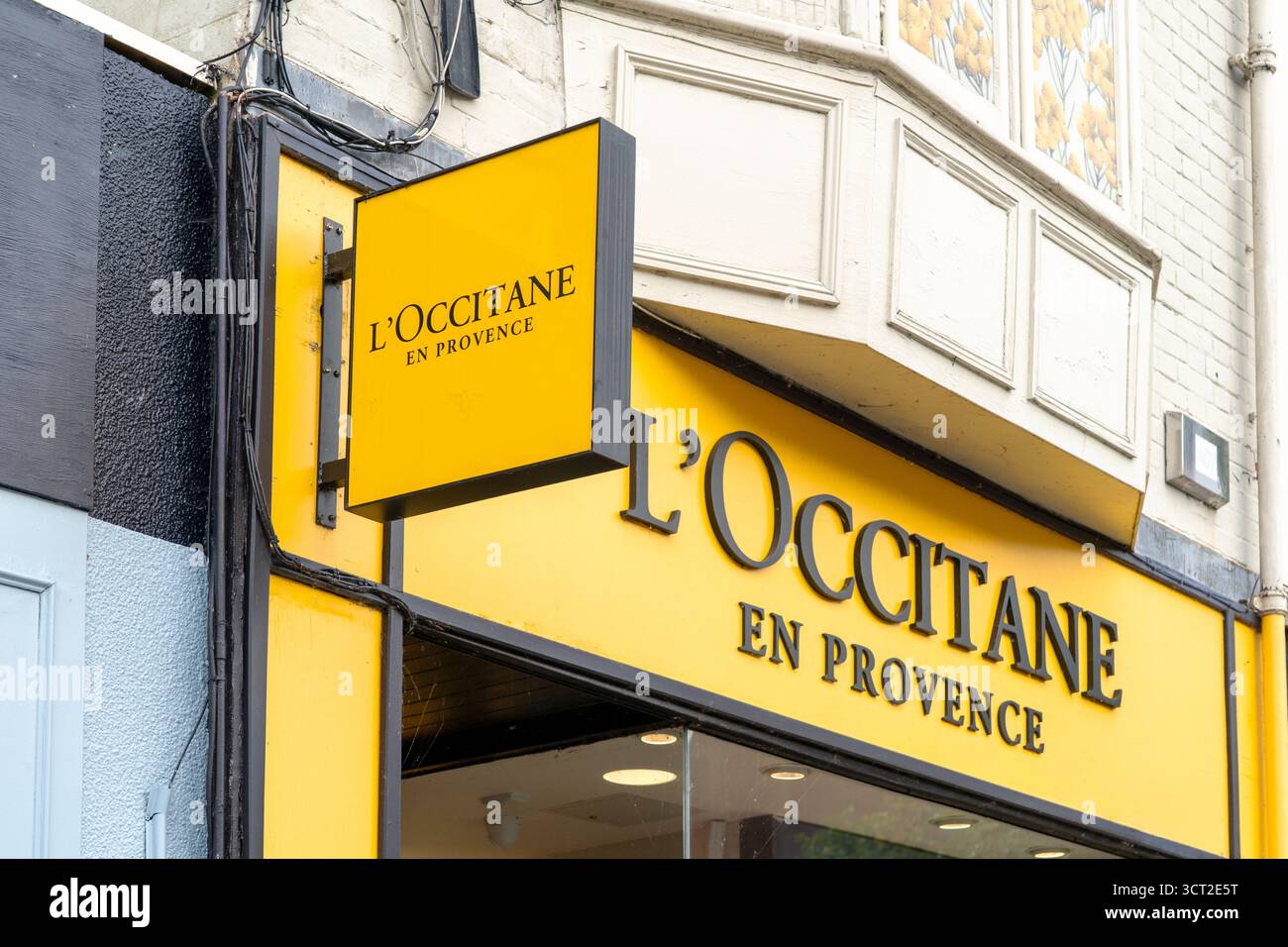 Insegna del negozio di vendita al dettaglio di prodotti per la cura della pelle e di bellezza L'Occitane en Provence Foto Stock