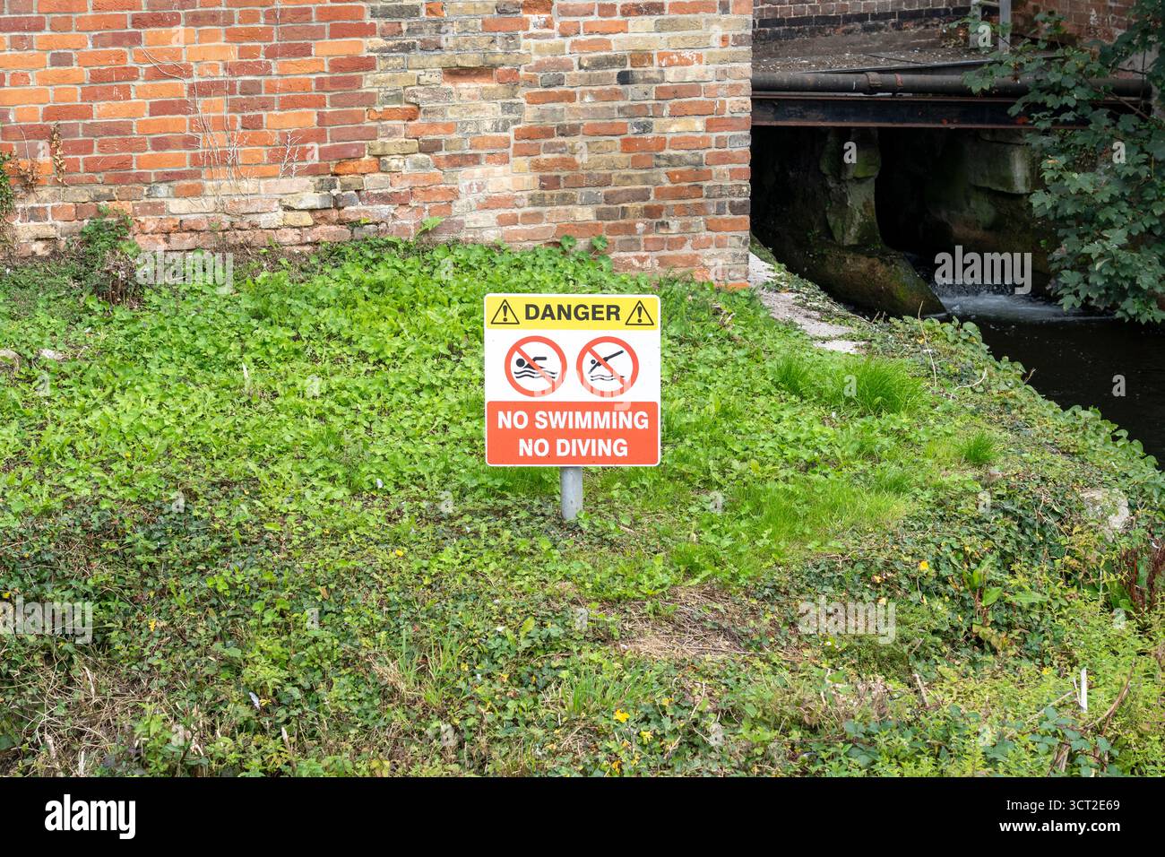 Pericolo non nuotare, non fare immersioni Foto Stock