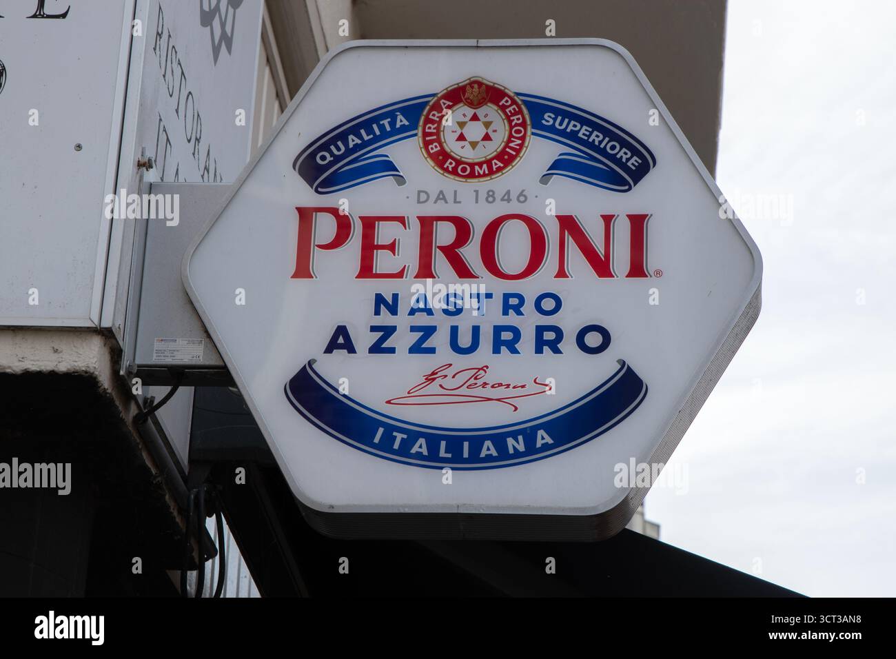 Billboard Peroni nastro Azzurro ad Amsterdam Paesi Bassi 2-10-2025 Foto Stock