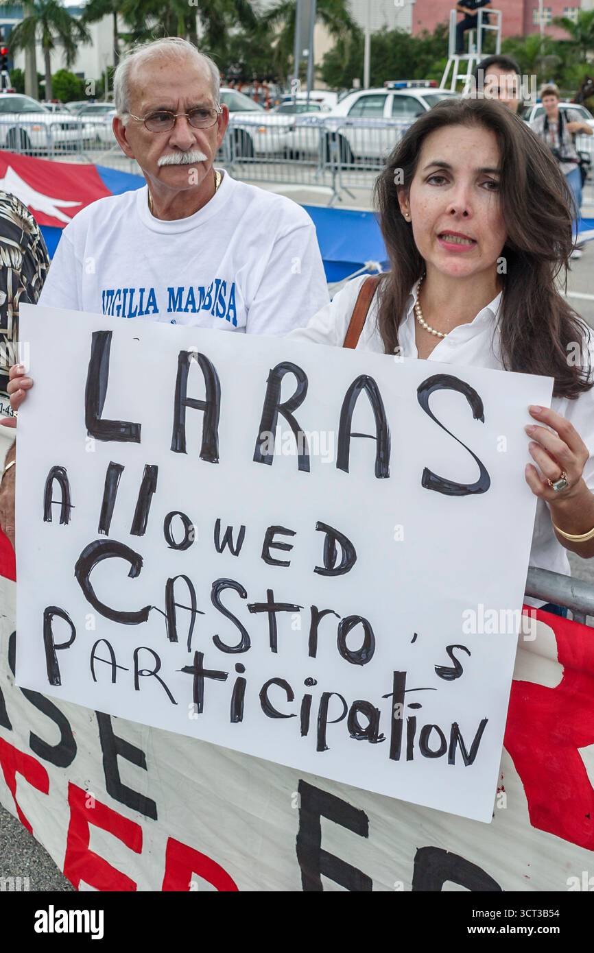 Miami Florida, Latin Grammys all'American Airline Arena, residenti curiosi, manifestanti designati area di protesta, i visitatori viaggio tour turistico Foto Stock