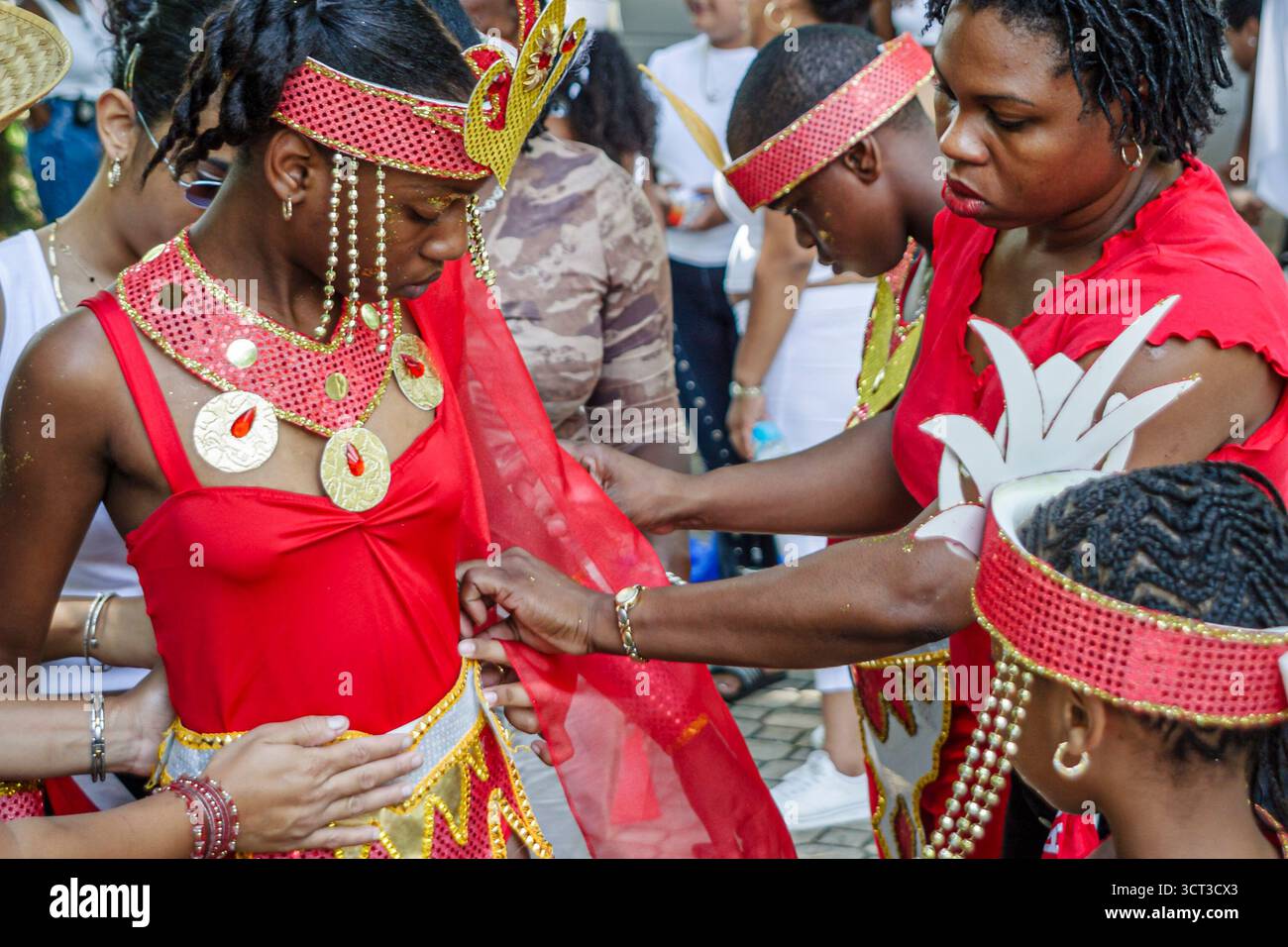 Ft. Fort Lauderdale Florida, Carnevale Junior Mardi Gras dei Caraibi, costume artigianale, preparazione, sfilata, evento culturale, tradizione, attività, passeggiate, exe Foto Stock