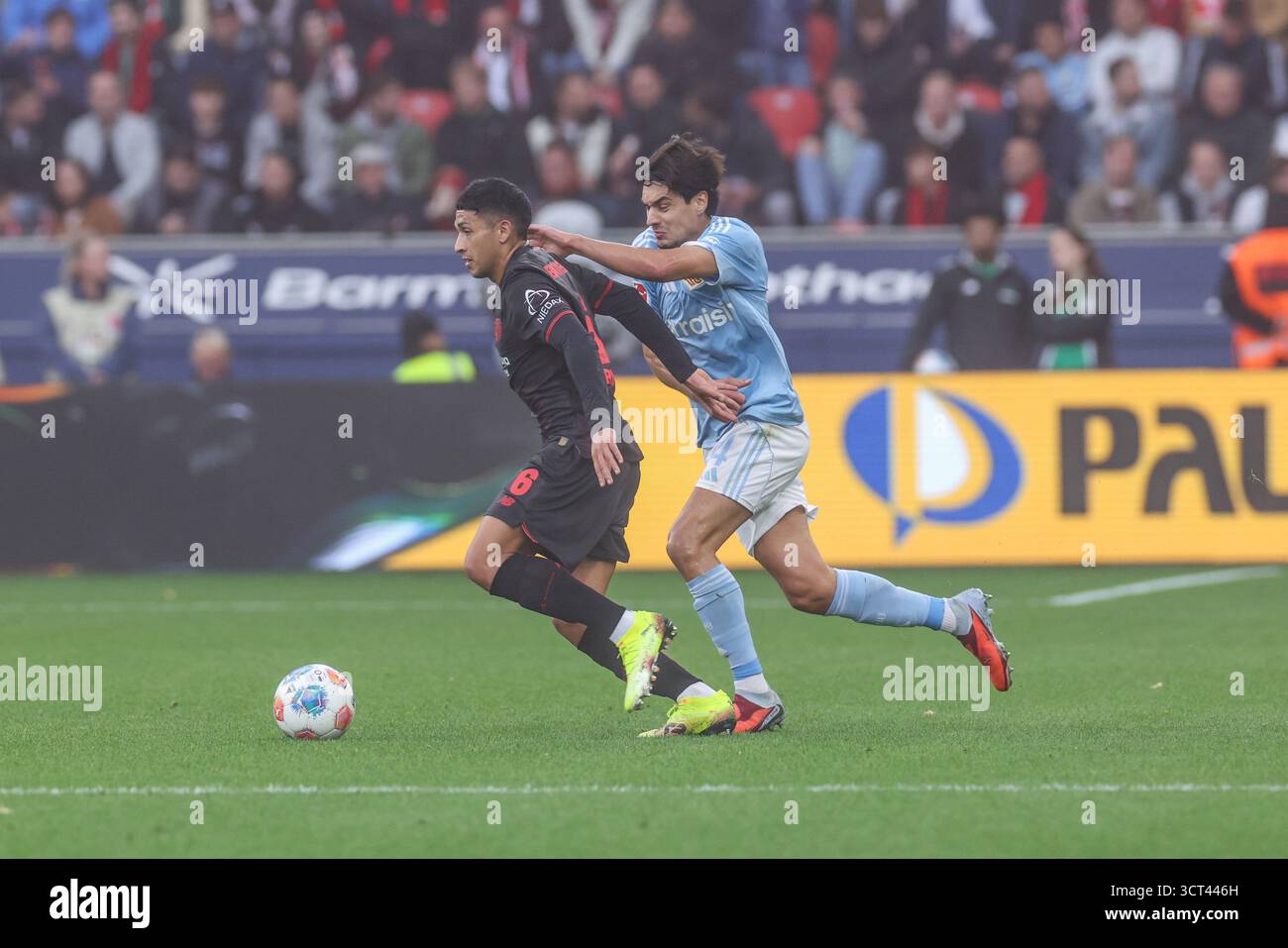Leverkusen, Germania. 4 ottobre 2025. 04.10.2025, Fussball, Saison 2025/2026, 1. Bundesliga, 6 anni. Spieltag, Bayer Leverkusen - FC Union Berlin, v. l. Equi Fernandez (Bayer Leverkusen), Diogo Leite (Union Berlin) foto: RHR-FOTO/dpa/Alamy Live News Foto Stock