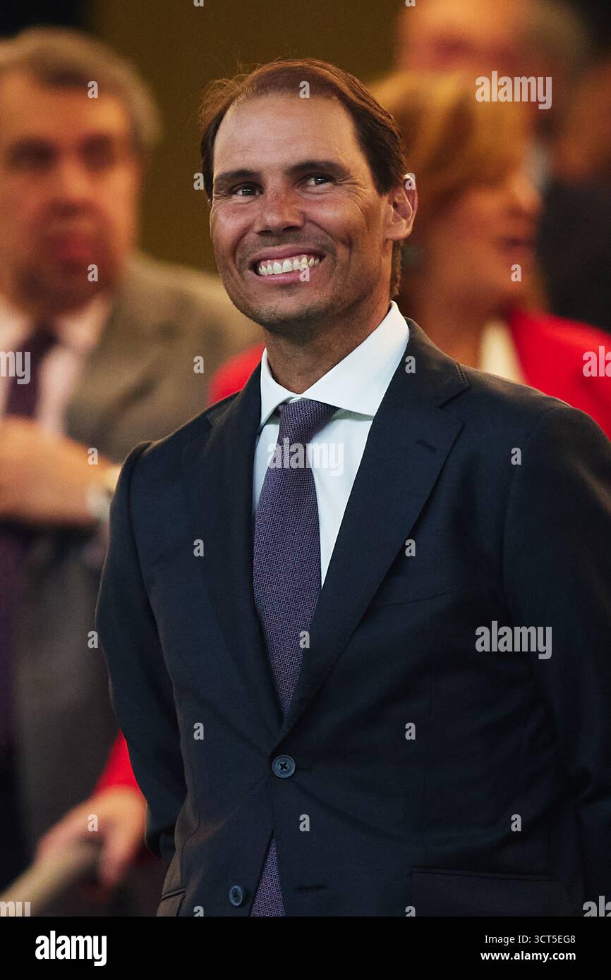 MADRID, SPAGNA - 04 OTTOBRE: L'ex tennista Rafael Nadal viene visto negli stand prima della partita LaLiga EA Sports tra il Real Madrid CF e il Villarreal CF all'Estadio Santiago Bernabeu il 4 ottobre 2025 a Madrid, Spagna. (Foto di QSP) credito: QSP/Alamy Live News Foto Stock