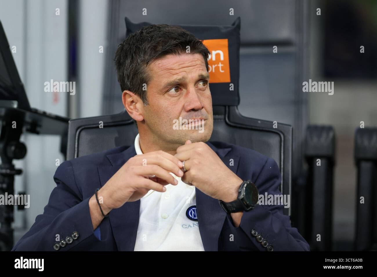Milano, Italia. 4 ottobre 2025. Cristian Chivu allenatore FC Internazionale durante la partita di calcio di serie A tra Inter e Cremonese allo stadio Giuseppe Meazza di Milano, nord Italia 4 ottobre 2025 Sport - calcio. Crediti: Christian Santi/Alamy Live News Foto Stock