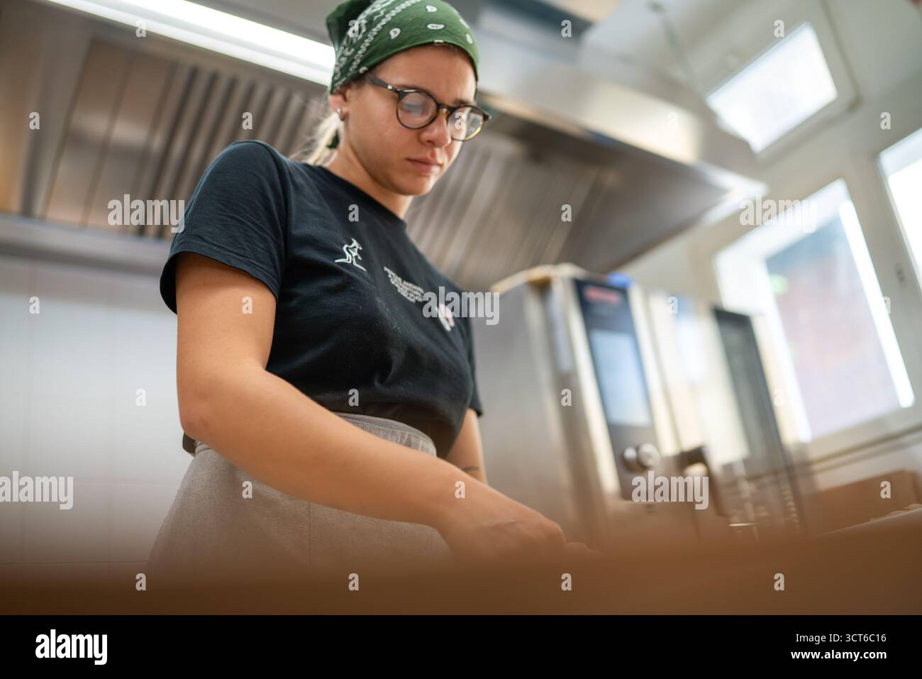 Piacenza, Italia - 25 settembre 2025 Empowering Female Entrepreneurs in Italy's Culinary sector focus on Safe Artisanal Food Production and Timele Foto Stock