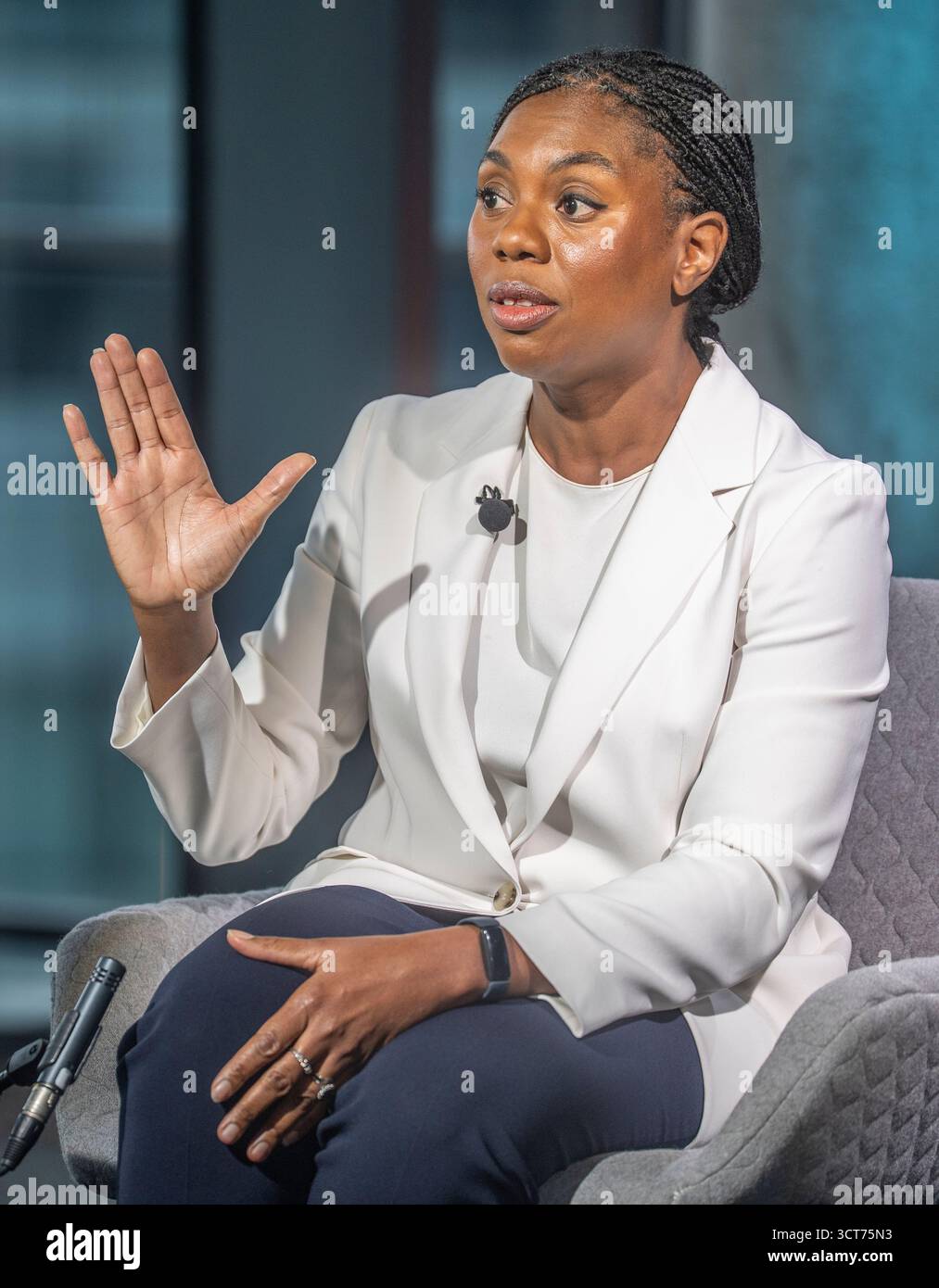 Il leader del partito conservatore Kemi Badenoch appare nel programma di attualità della BBC One Sunday with Laura Kuenssberg at Media City, Salford. Data foto: Domenica 5 ottobre 2025. Foto Stock