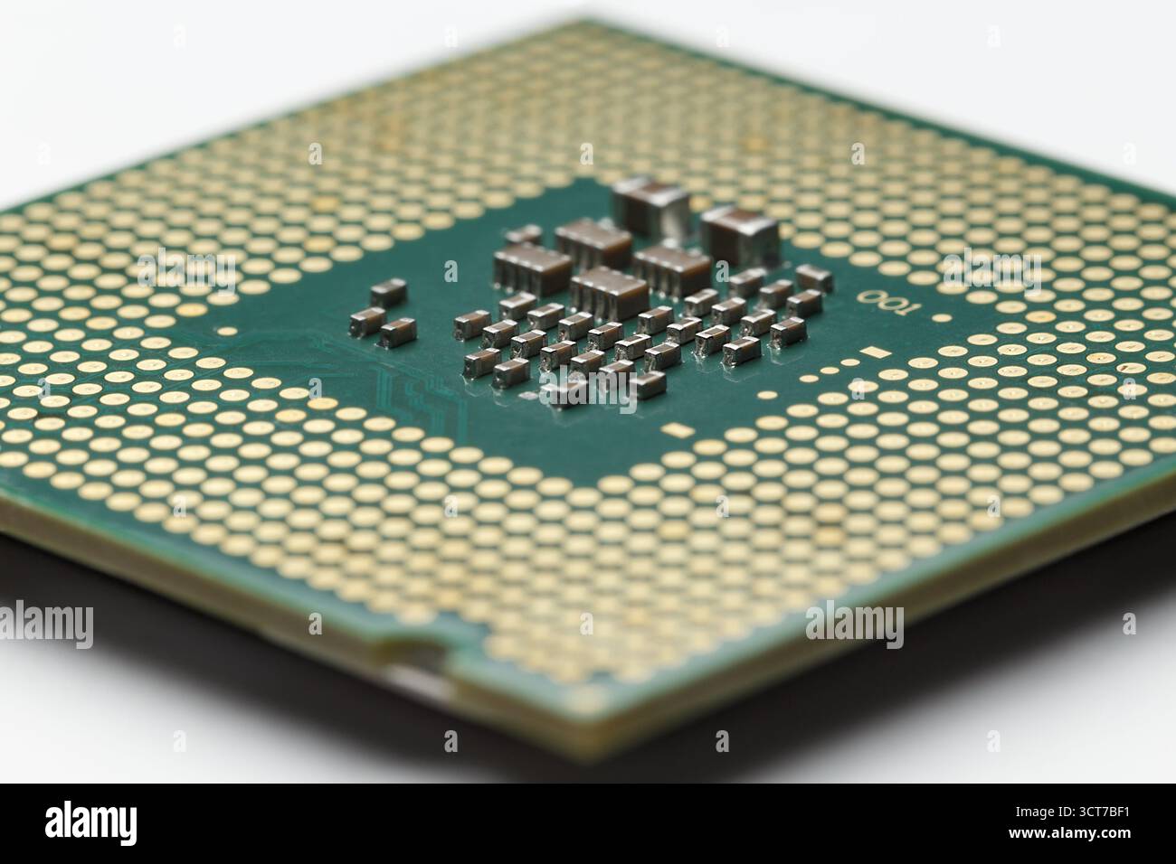 Sul retro della CPU. Una vista diagonale con un angolo basso e una profondità di campo ridotta. Foto Stock