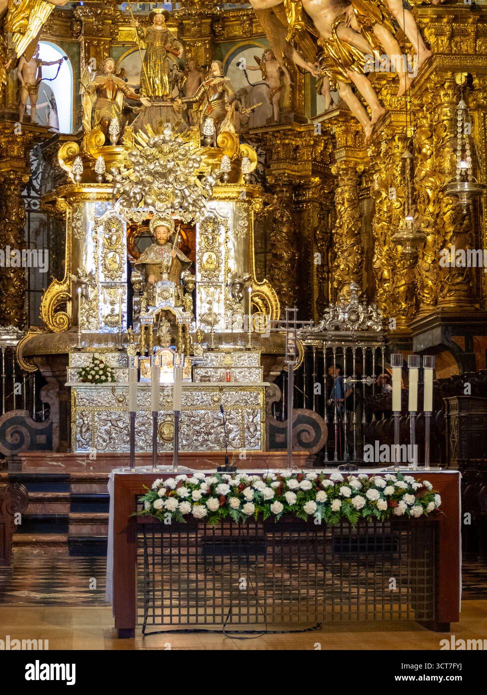 L'altare maggiore d'argento della Cattedrale di Santiago di Compostela Foto Stock