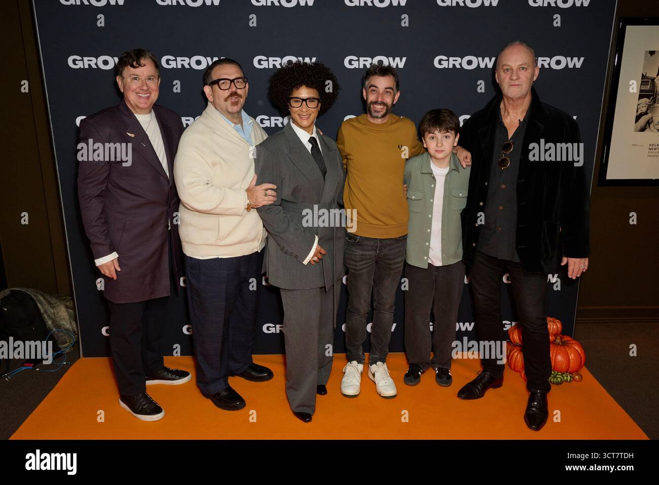 Londra, Regno Unito. 5 ottobre 2025. (Da L a R) Jeremy Swift, Nick Frost, Golda Rosheuvel, John McPhail, Dominic McLaughlin e Tim McInnerny hanno partecipato alla proiezione speciale di "GROW" tenutasi al Mayfair Hotel. Londra, Regno Unito . 5 ottobre 2025 . Crediti: Alan D West/Alamy Live News Foto Stock