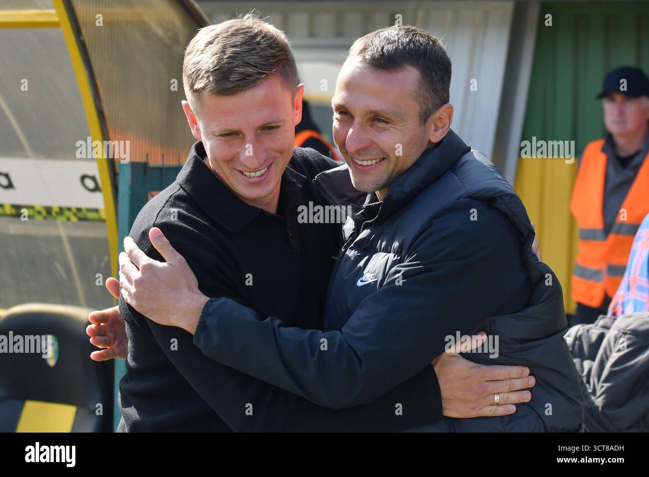 Vladyslav Lupashko, capo allenatore del Karpaty Lviv visto durante la partita di Premier League Ucraina tra FC Oleksandriya e FC Karpaty Lviv al CSC Nika Stadium il 4 ottobre 2025 a Oleksandriya, Ucraina. Foto Stock