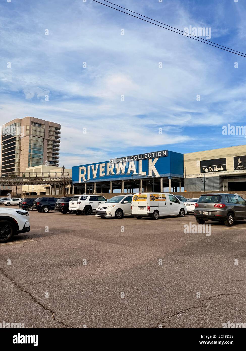 Centro commerciale Riverwalk Outlet Collection a New Orleans - Immagine stock catturata con smartphone