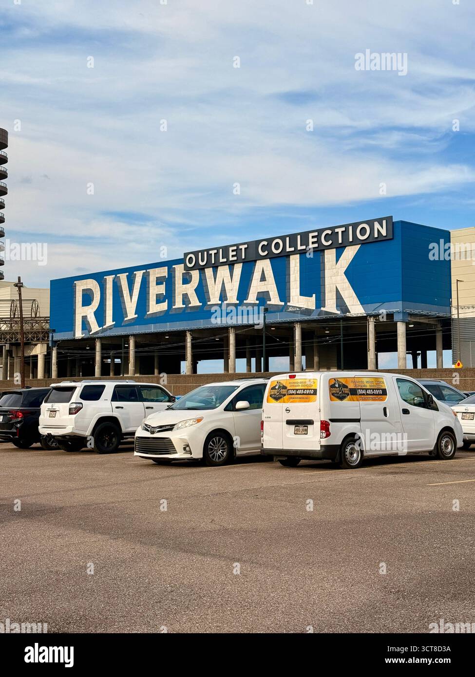 Centro commerciale Riverwalk Outlet Collection a New Orleans - Immagine stock catturata con smartphone