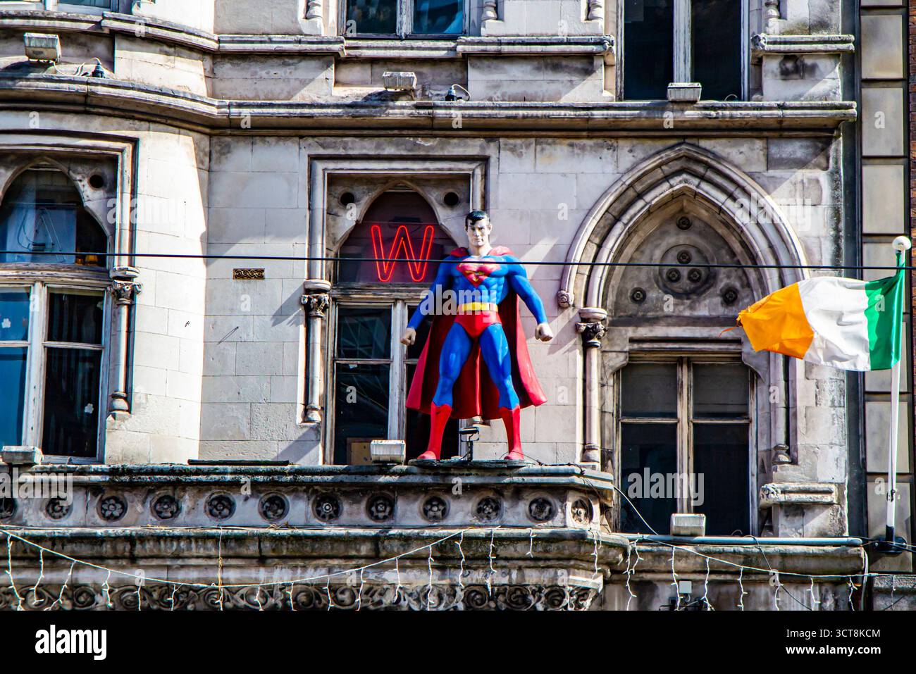 Un modello di Superman fuori dal National Wax Museum nel centro di Dublino, Repubblica d'Irlanda Foto Stock
