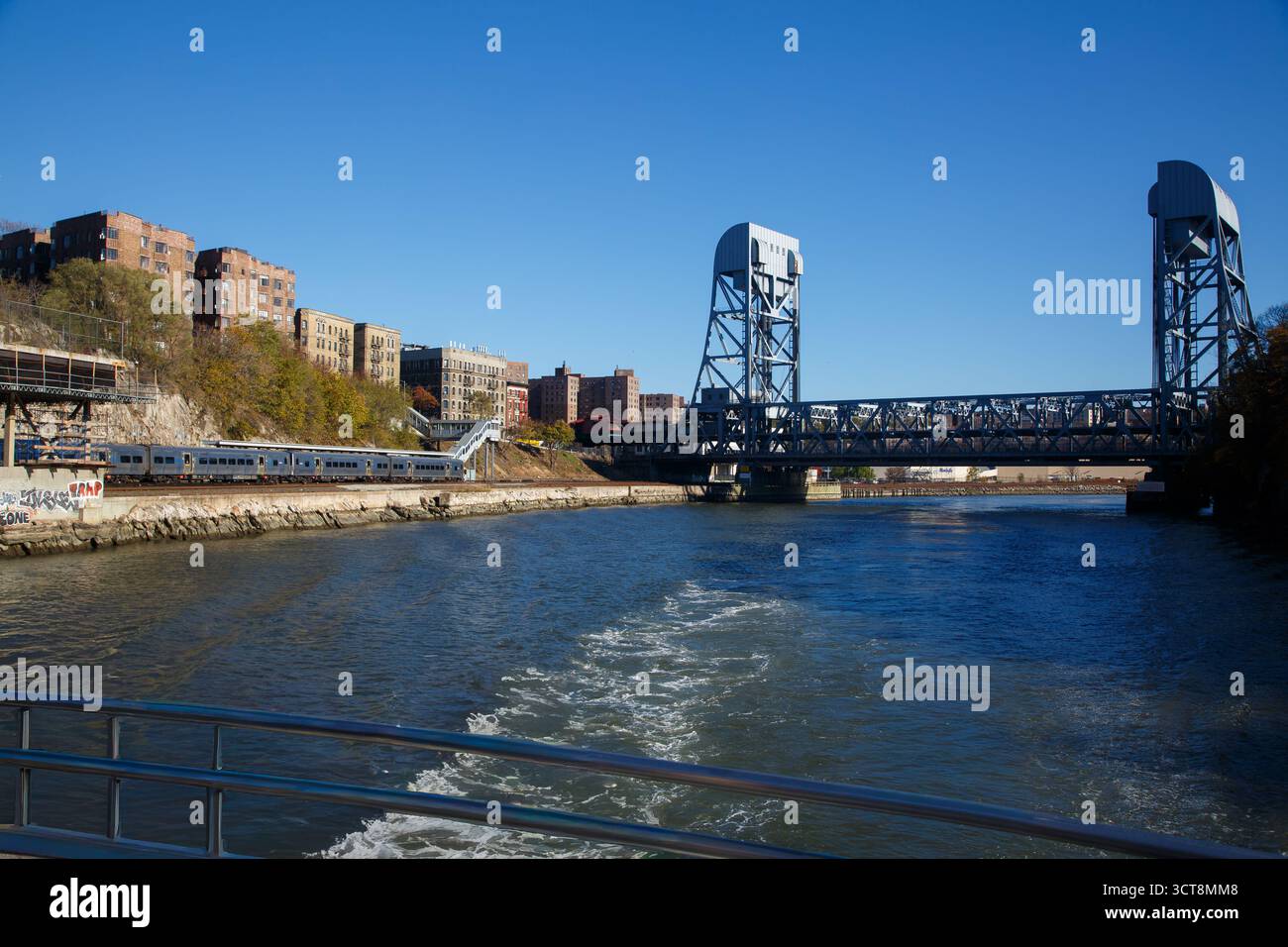 Lo storico Broadway Lift Bridge (NYC) sul fiume Harlem, che collega Inwood - Manhattan al Bronx, New York City, Stati Uniti Foto Stock