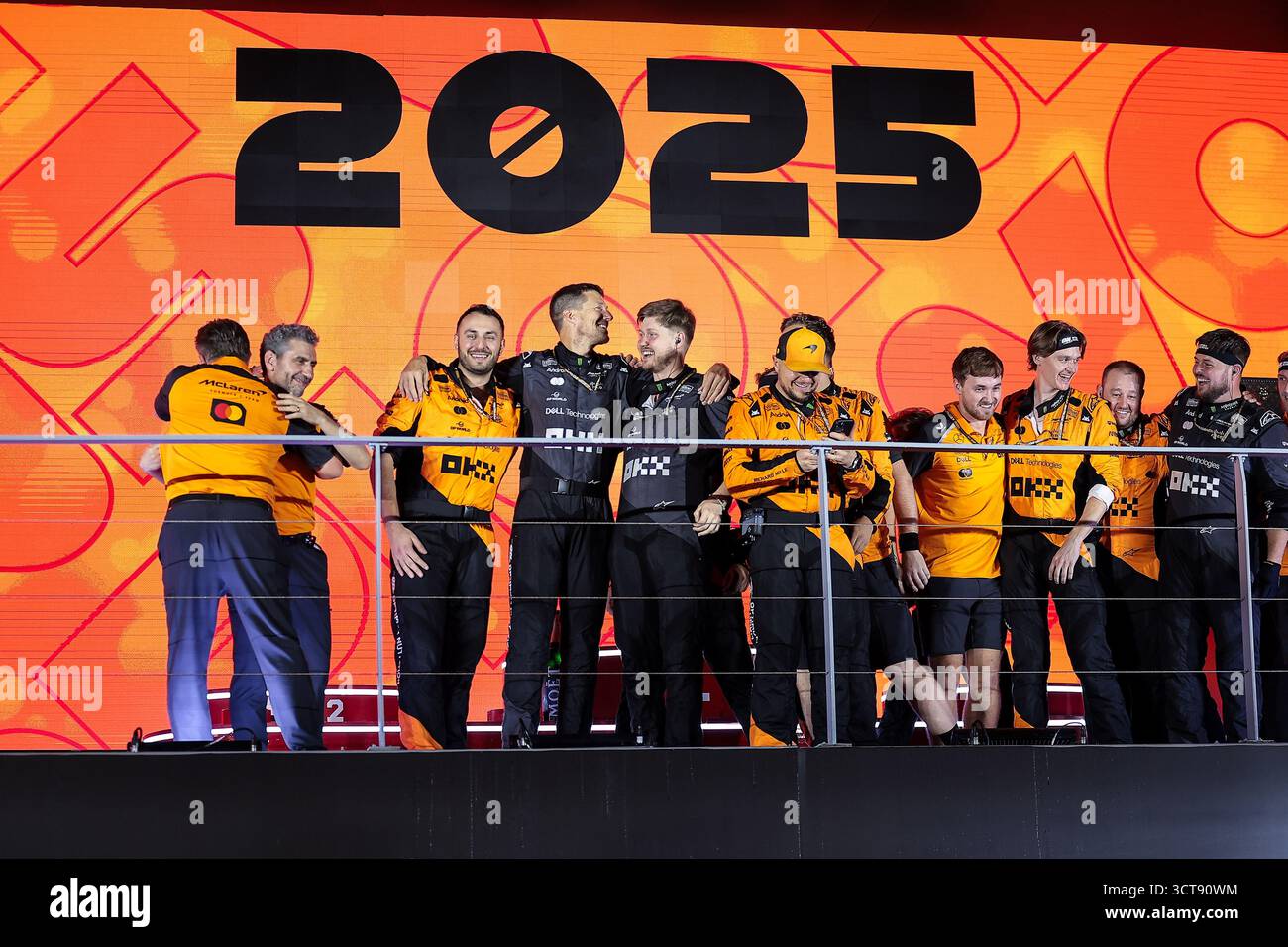 McLaren F1 Team Constructor World Champions Celebration durante il Gran Premio di Formula 1 di Singapore 2025, 18° round del Campionato del mondo FIA di Formula 1 2025 dal 3 al 5 ottobre 2025 sul circuito di Marina Bay Street, a Singapore Foto Stock