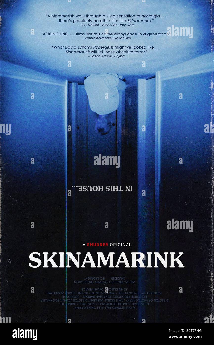 Skinamarink (2022) diretto da Kyle Edward Ball e interpretato da Lucas Paul, Dali Rose Tetreault e Ross Paul. Due bambini si svegliano per trovare il padre scomparso e le finestre e le porte della loro casa sono scomparse. USA SOLO PER USO EDITORIALE DI un foglio di poster. Credito: BFA / IFC mezzanotte Foto Stock