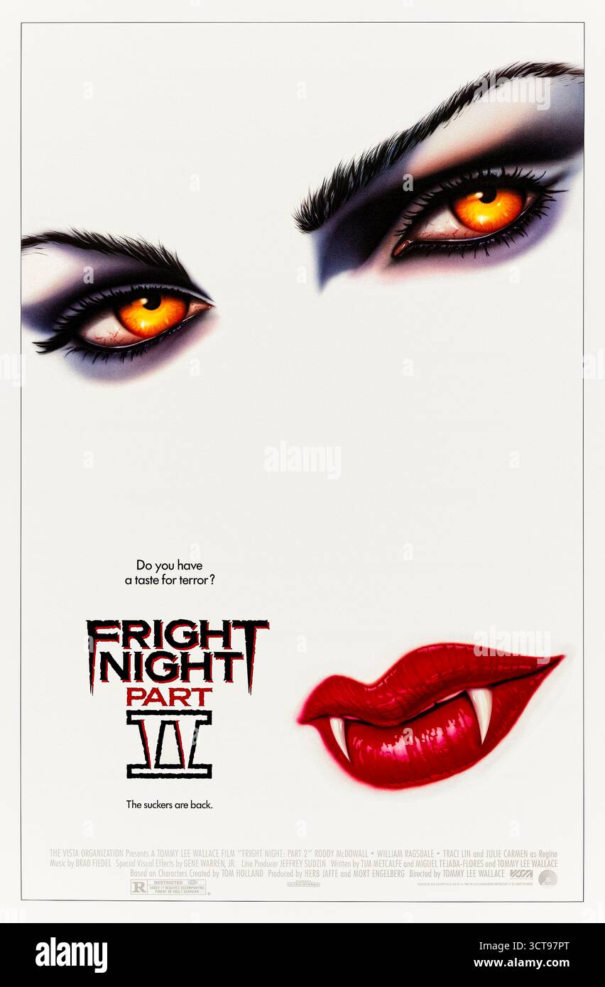 Fright Night Part II (1988) diretto da Tommy Lee Wallace e interpretato da William Ragsdale, Roddy McDowall e Traci Lind. Charley Brewster torna alla vita universitaria, fino a quando una nuova regina vampira cerca vendetta per la morte di suo fratello. Fotografia di un poster originale del 1988 USA a un foglio SOLO PER USO EDITORIALE. Crediti: BFA / TriStar Pictures Foto Stock