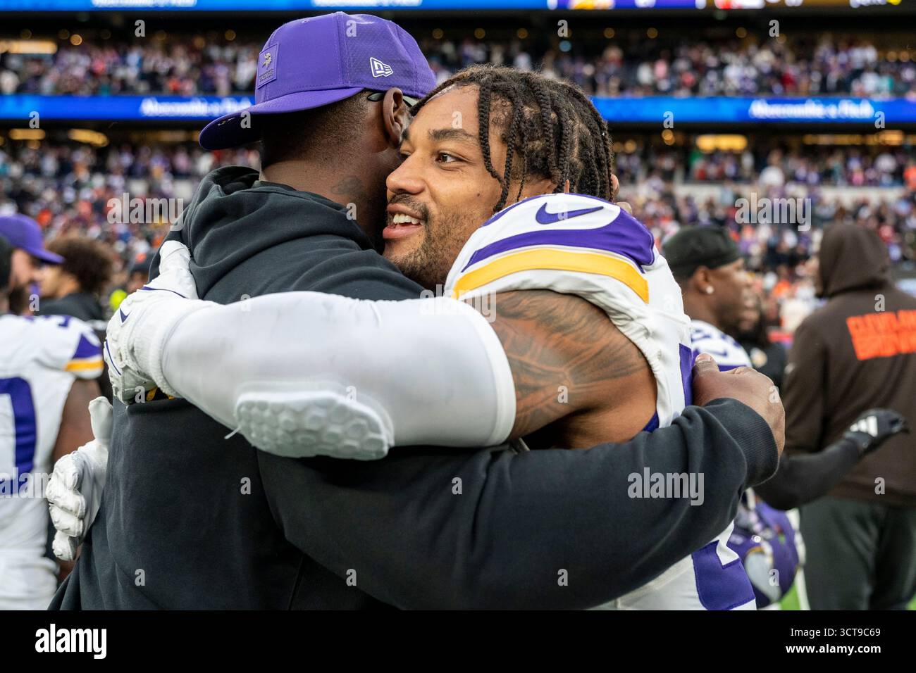 Londra, Regno Unito. 5 ottobre 2025. Eric Wilson, Vikings Linebacker, dopo la partita dei Minnesota Vikings ai Cleveland Browns al Tottenham Hotspur Stadium. Punteggio finale Vikings 21 – Browns 17. Crediti: Stephen Chung / Alamy Live News Foto Stock Londra, Regno Unito. 5 ottobre 2025. Eric Wilson, Vikings Linebacker, dopo la partita dei Minnesota Vikings ai Cleveland Browns al Tottenham Hotspur Stadium. Punteggio finale Vikings 21 – Browns 17. Crediti: Stephen Chung / Alamy Live News Foto Stock