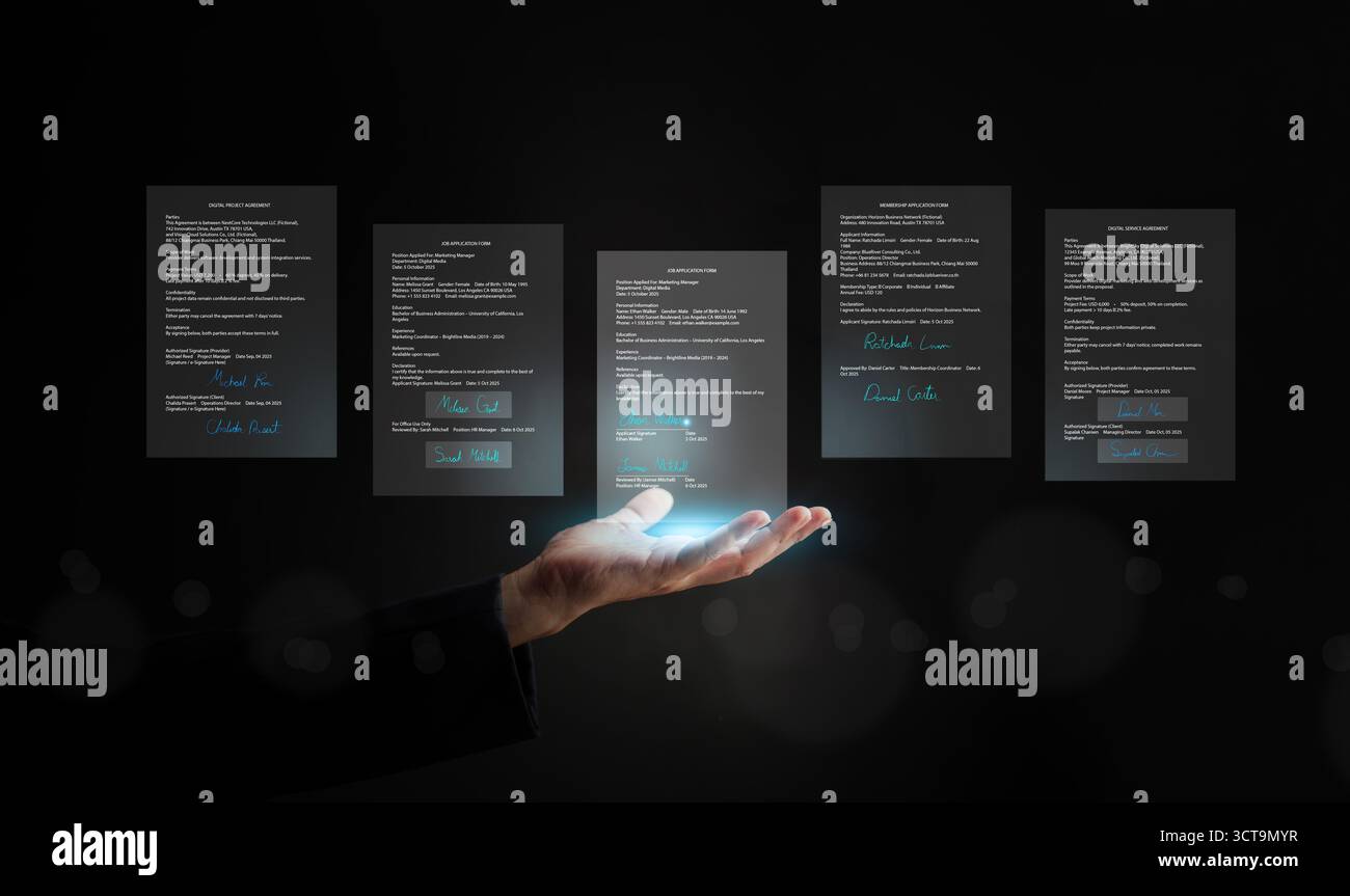 Accordi digitali e documenti di firma elettronica che fluttuano sopra la mano, che rappresentano un flusso di lavoro online sicuro, la gestione dei dati e l'innovazione in Moder Foto Stock