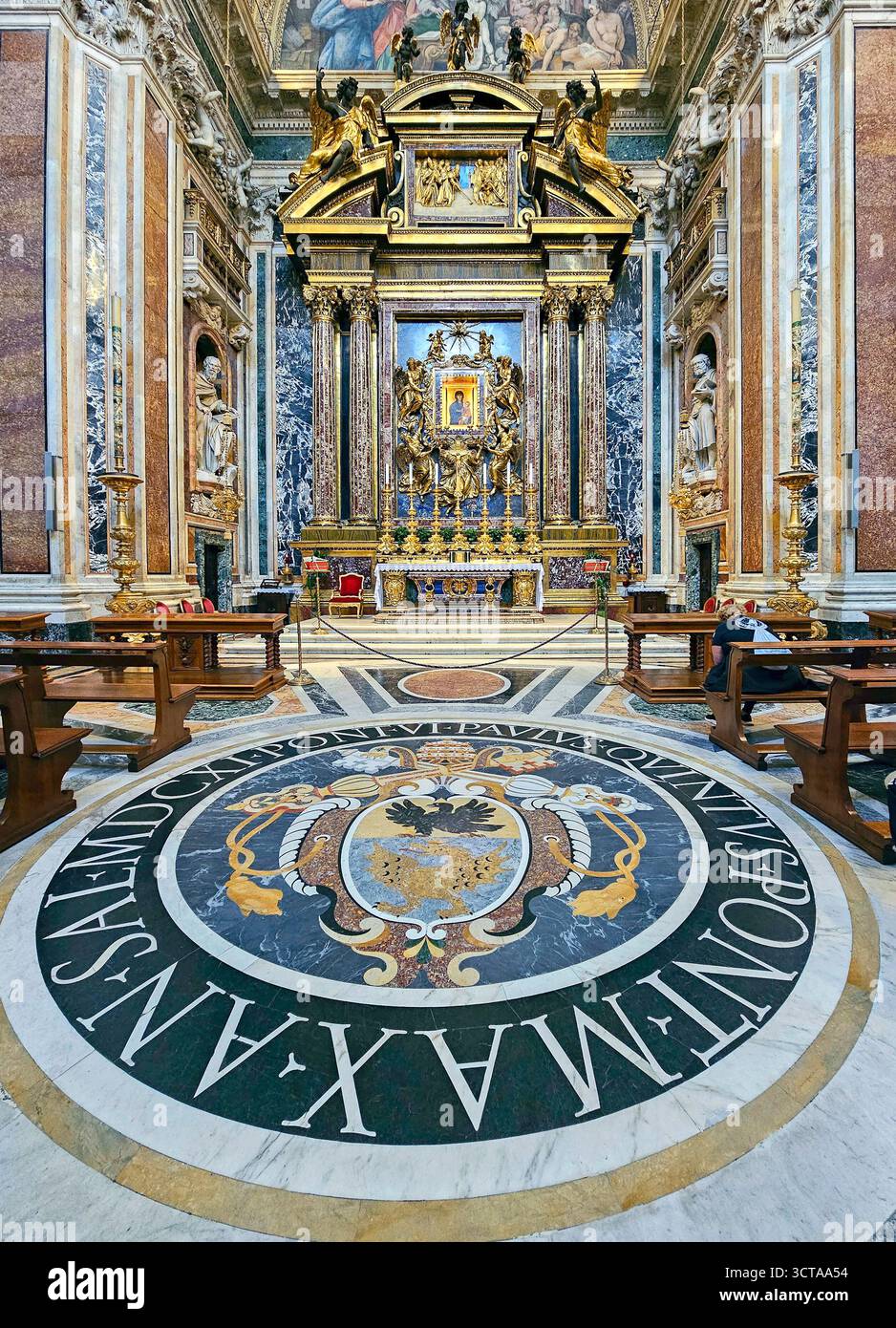 Suggestivo interno della basilica papale di Santa Maria maggiore Foto Stock