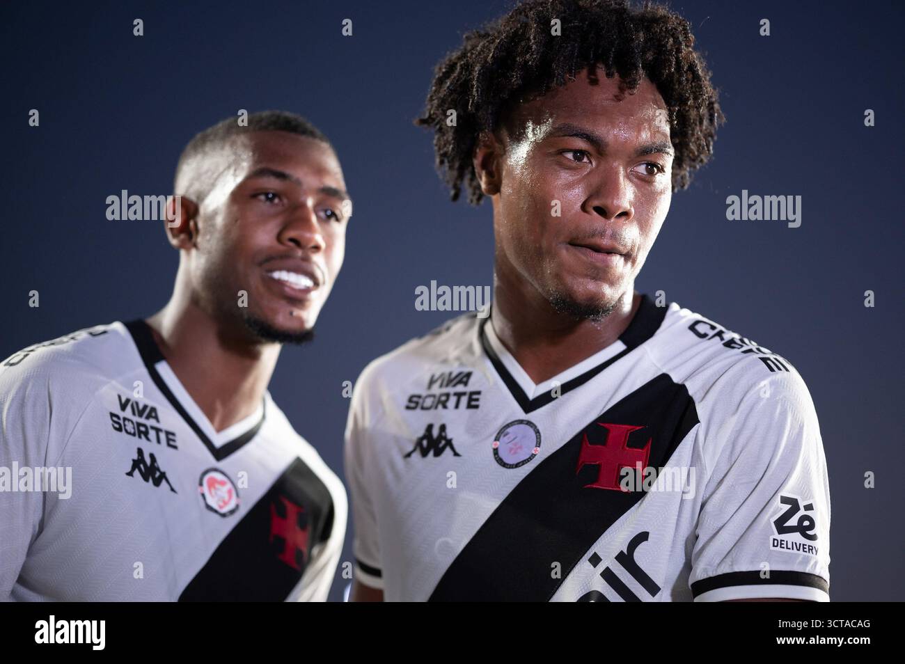 Rio De Janeiro, Brasile. 5 ottobre 2025. RJ - RIO DE JANEIRO - 10/05/2025 - BRASILIANO A 2025, VASCO x VITORIA - GB giocatore di Vasco e Rayan giocatore della sua squadra durante la partita contro Vitoria allo stadio Sao Januario per il campionato brasiliano A 2025. Foto: Jorge Rodrigues/AGIF (foto di Jorge Rodrigues/AGIF/Sipa USA) credito: SIPA USA/Alamy Live News Foto Stock