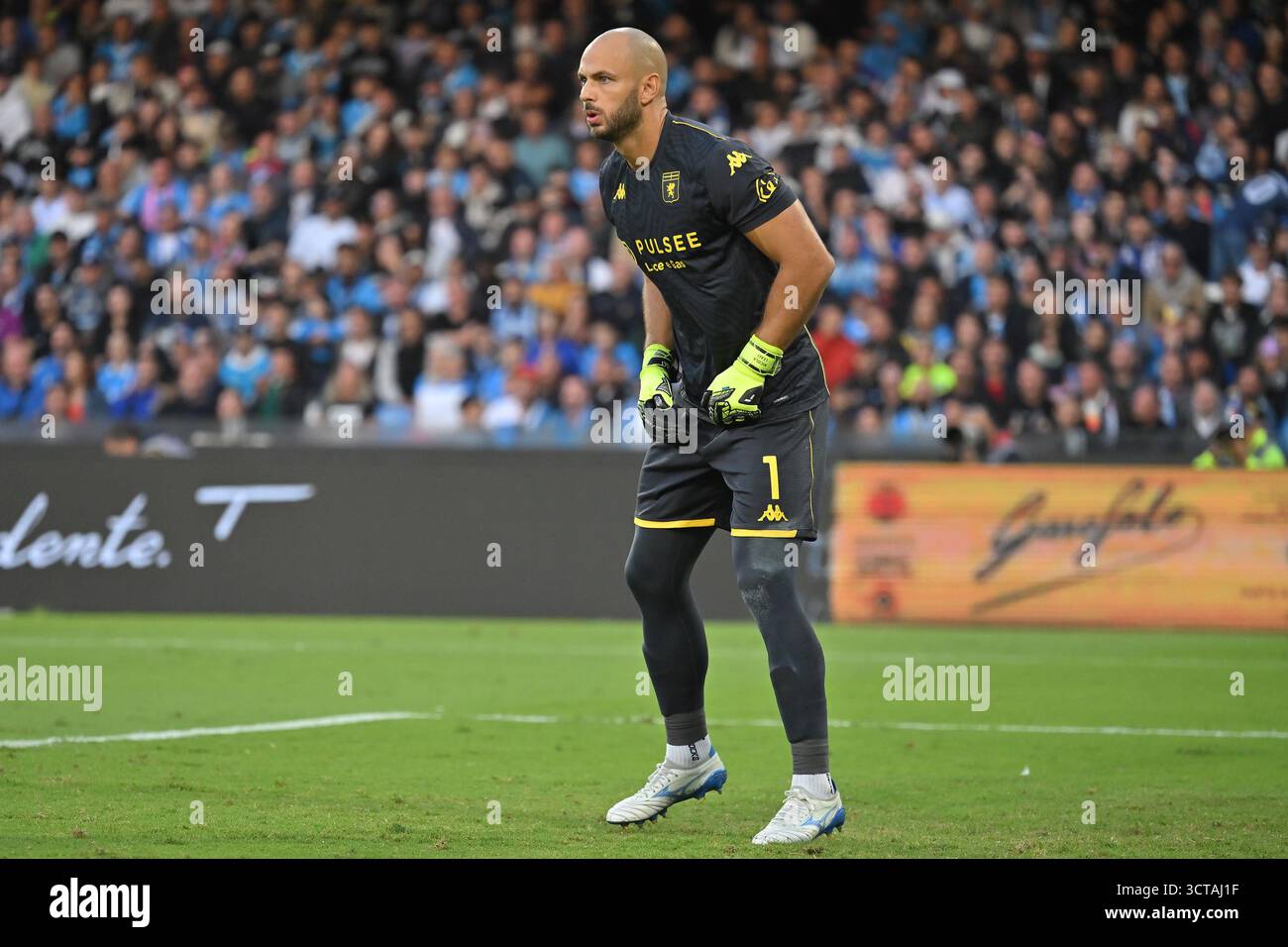 Napoli, Campania. 5 ottobre 2025. Nicola leali di Genova durante la serie A Enilive match tra Napoli e Genova allo stadio Diego Armando Maradona crediti: massimo insabato/Alamy Live News Foto Stock