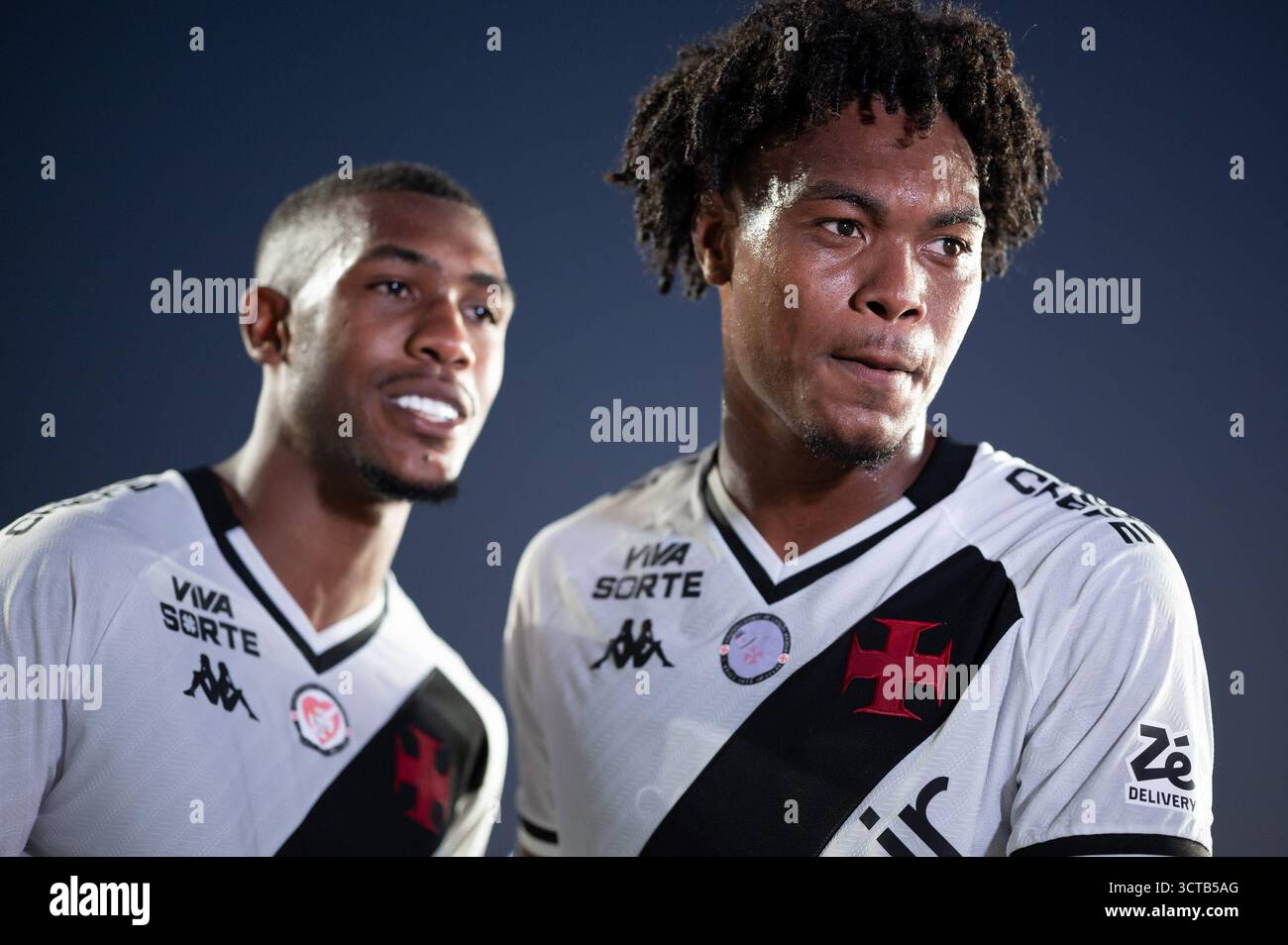 Rio De Janeiro, Brasile. 5 ottobre 2025. RJ - RIO DE JANEIRO - 10/05/2025 - BRASILIANO A 2025, VASCO x VITORIA - GB giocatore di Vasco e Rayan giocatore della sua squadra durante la partita contro Vitoria allo stadio Sao Januario per il campionato brasiliano A 2025. Foto: Jorge Rodrigues/AGIF (foto di Jorge Rodrigues/AGIF/Sipa USA) credito: SIPA USA/Alamy Live News Foto Stock