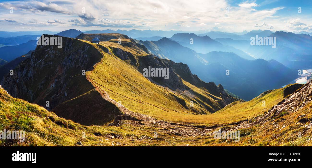Estate a Eisenerzer Alpen in Austria Stiria, panorama montano a Reichensteinhutte Foto Stock