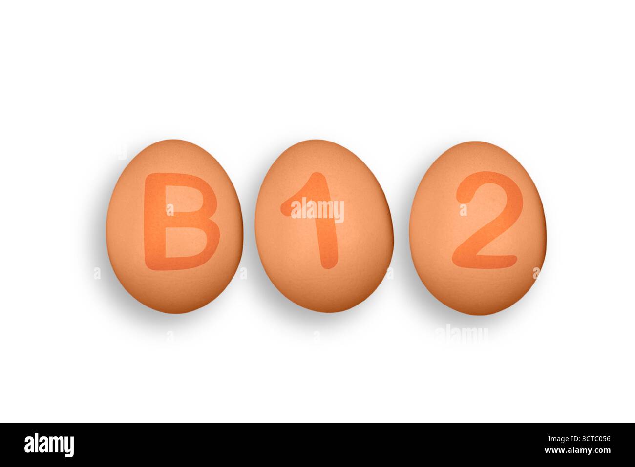 Uova di pollo su sfondo bianco con la parola B12. Le uova sono uno degli alimenti più nutrienti e versatili al mondo. Foto Stock