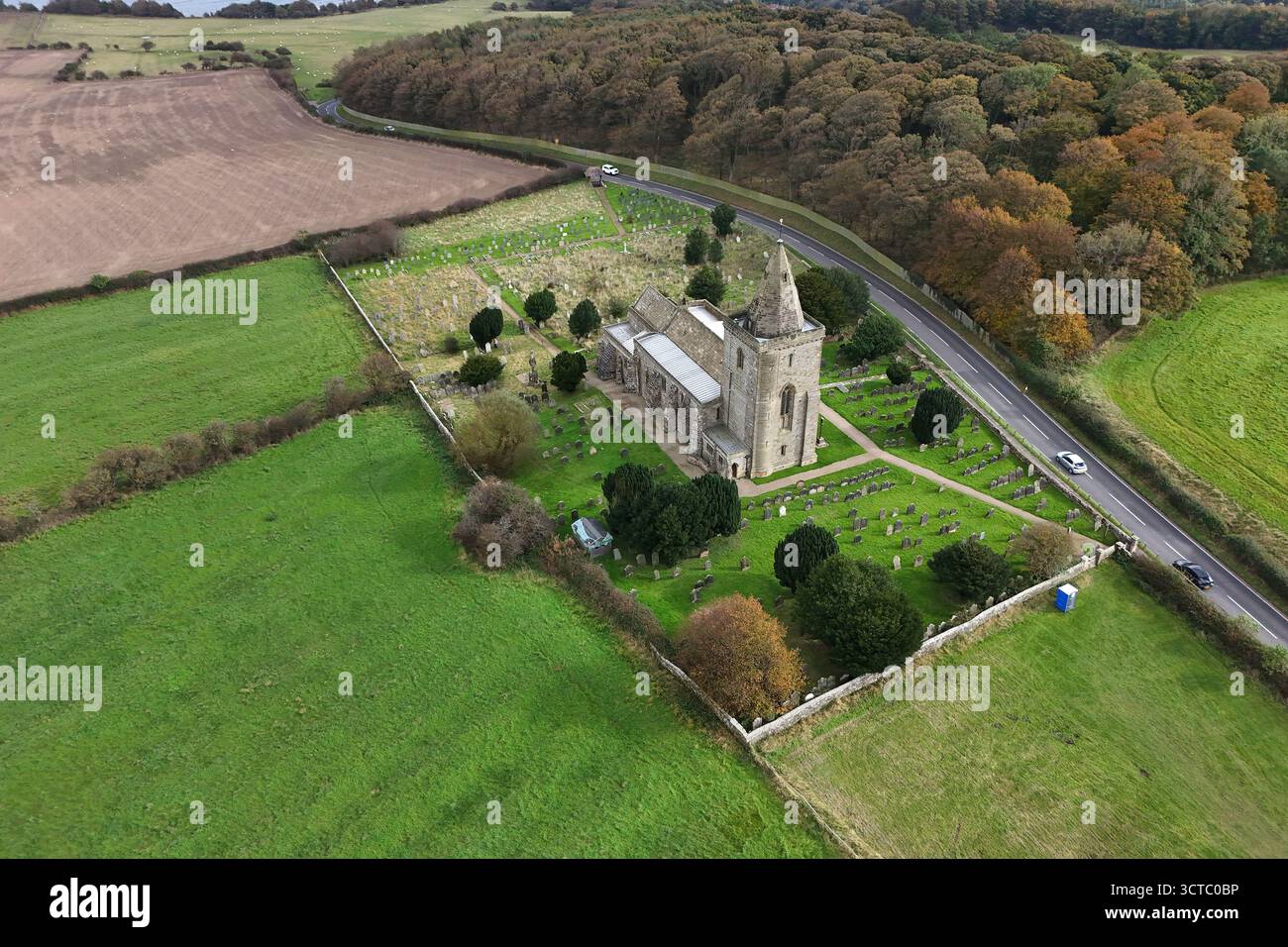 Church of St Oswald, Lythe, è la chiesa parrocchiale del villaggio di Lythe nel North Yorkshire Foto Stock