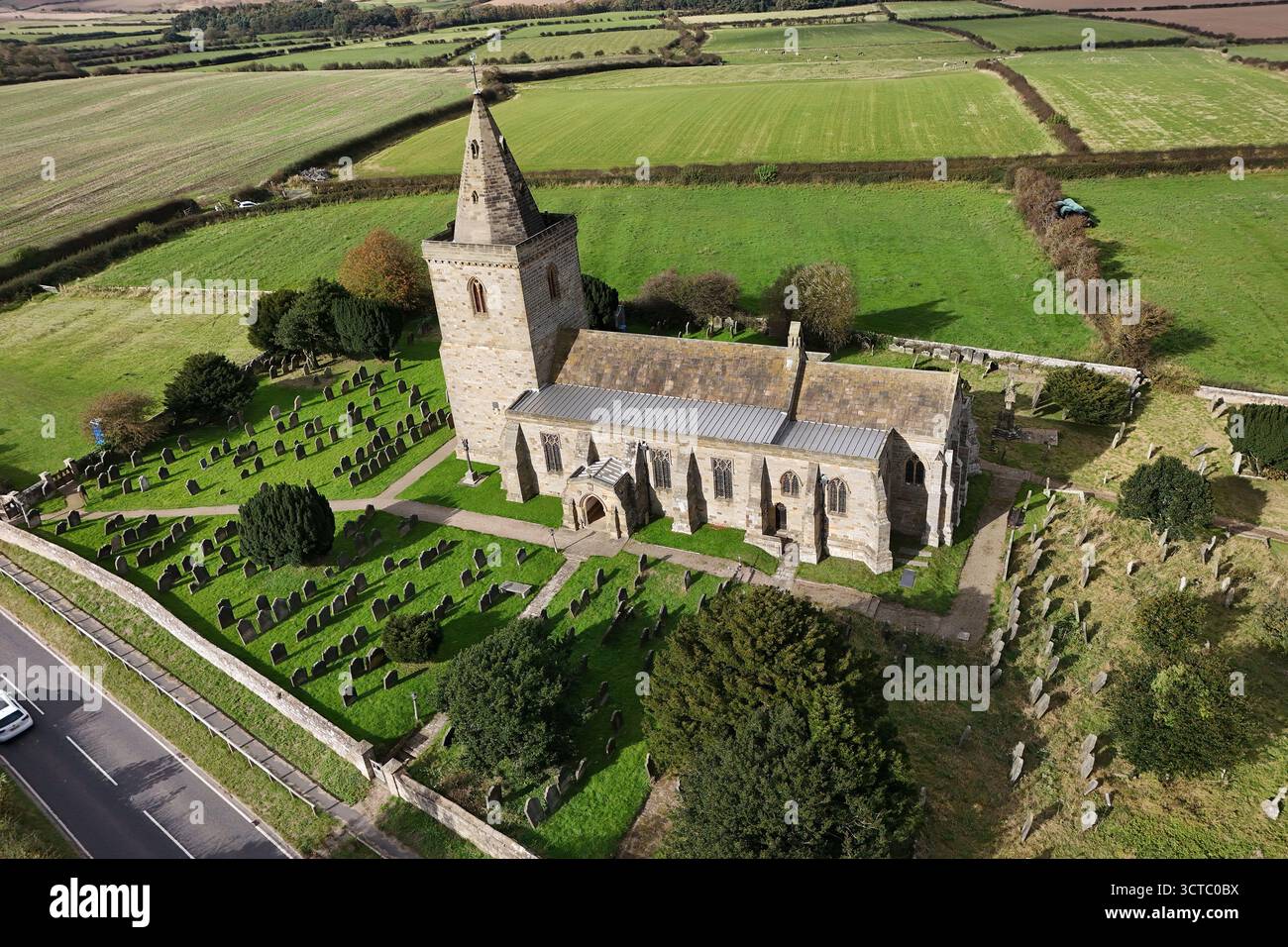 Church of St Oswald, Lythe, è la chiesa parrocchiale del villaggio di Lythe nel North Yorkshire Foto Stock