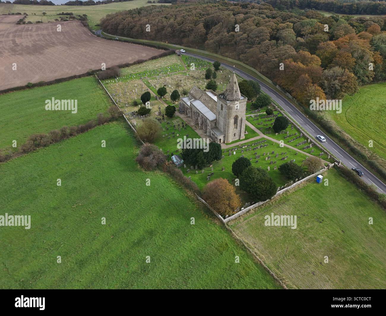 Church of St Oswald, Lythe, è la chiesa parrocchiale del villaggio di Lythe nel North Yorkshire Foto Stock