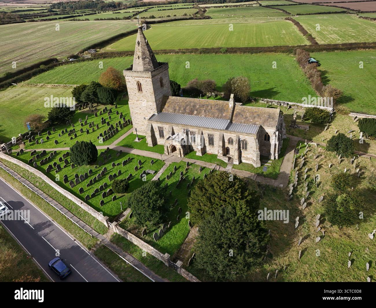 Church of St Oswald, Lythe, è la chiesa parrocchiale del villaggio di Lythe nel North Yorkshire Foto Stock