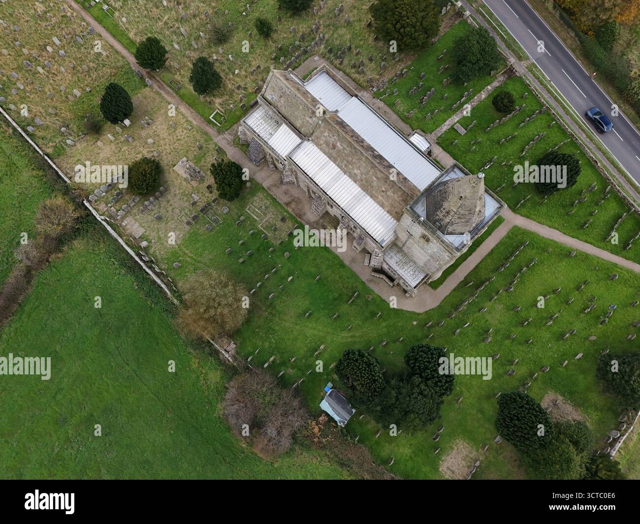 Church of St Oswald, Lythe, è la chiesa parrocchiale del villaggio di Lythe nel North Yorkshire Foto Stock