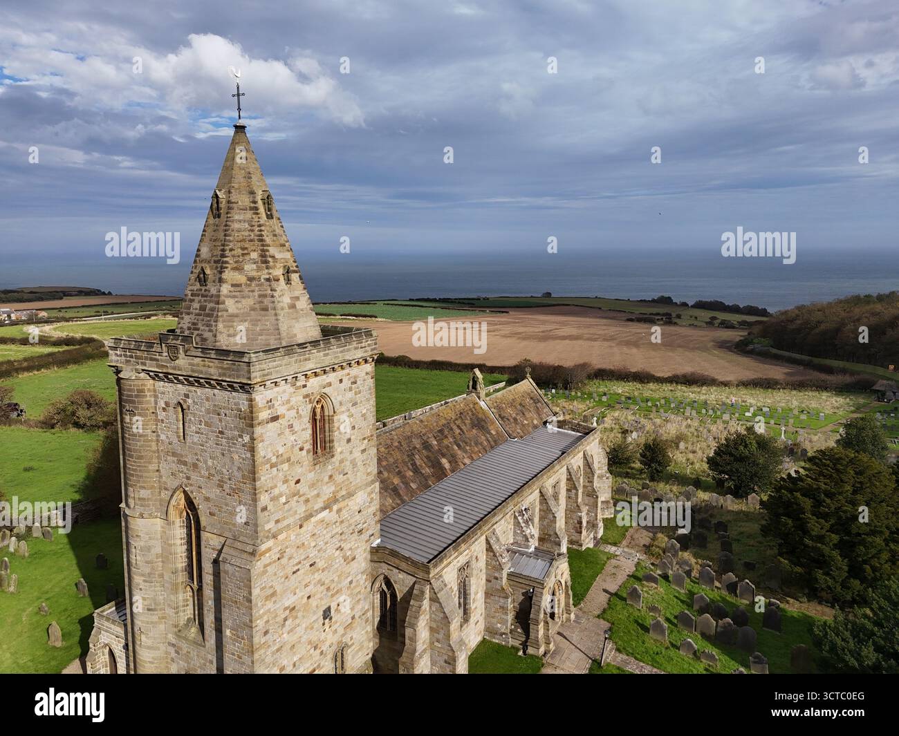 Church of St Oswald, Lythe, è la chiesa parrocchiale del villaggio di Lythe nel North Yorkshire Foto Stock