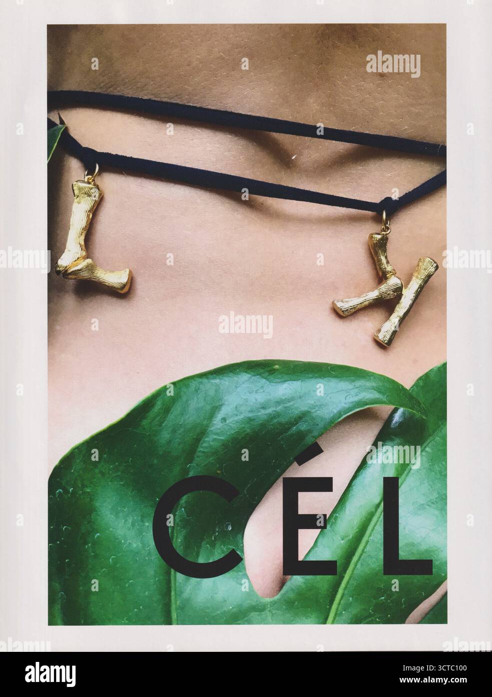Poster che pubblicizza la casa di moda CELINE su rivista cartacea dell'anno 2017, pubblicità, pubblicità creativa di Celine degli anni '2010 Foto Stock