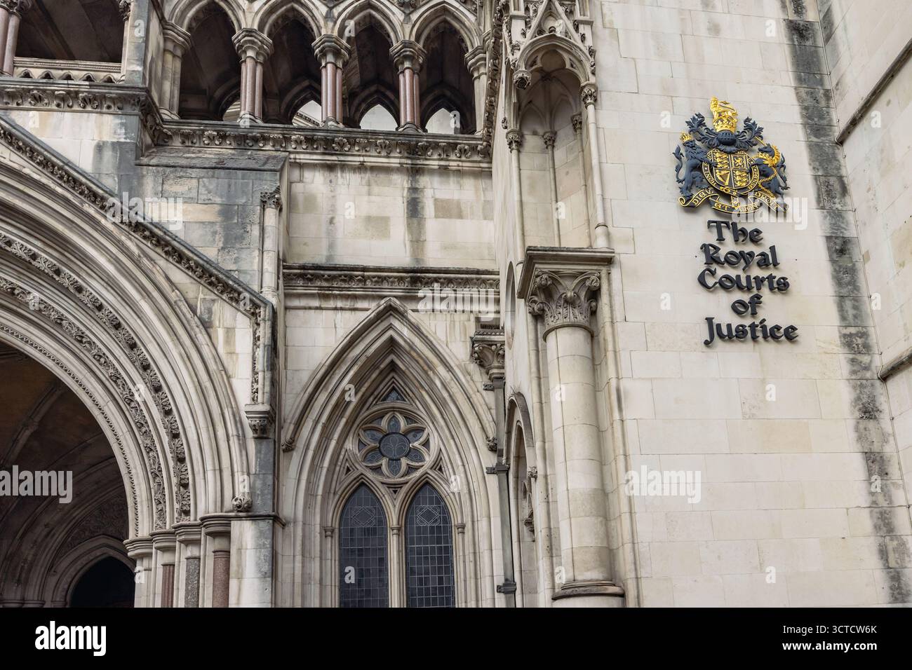 La Royal Courts of Justice, Londra. La Law Courts, la Royal Courts of Justice ospita la High Court e la Court of Appeal of England and Wales. Foto Stock