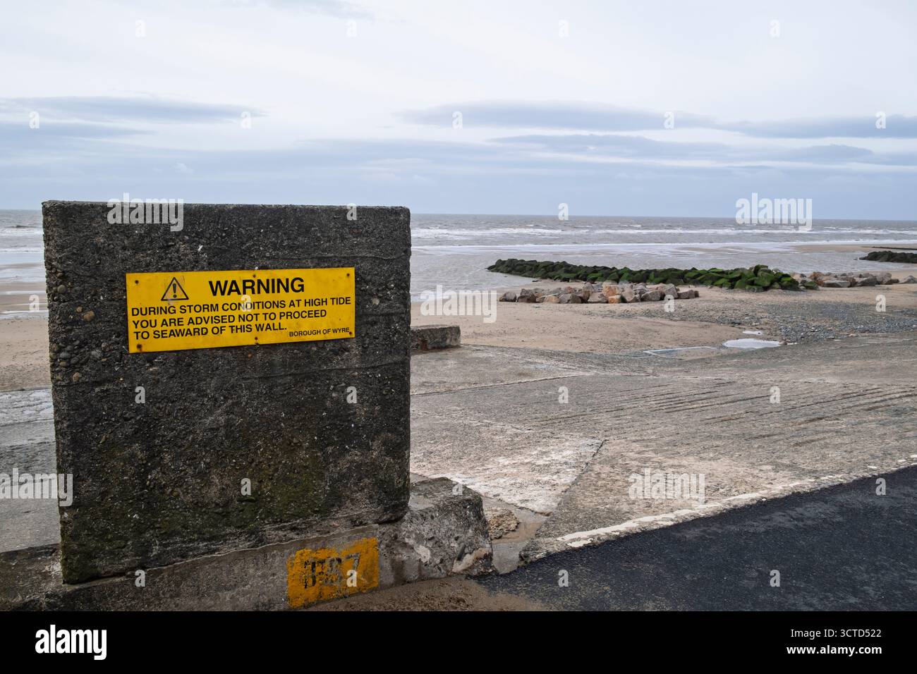 Cartello segnaletico a Rossall Beach, Cleveleys, Lancashire, Regno Unito Foto Stock