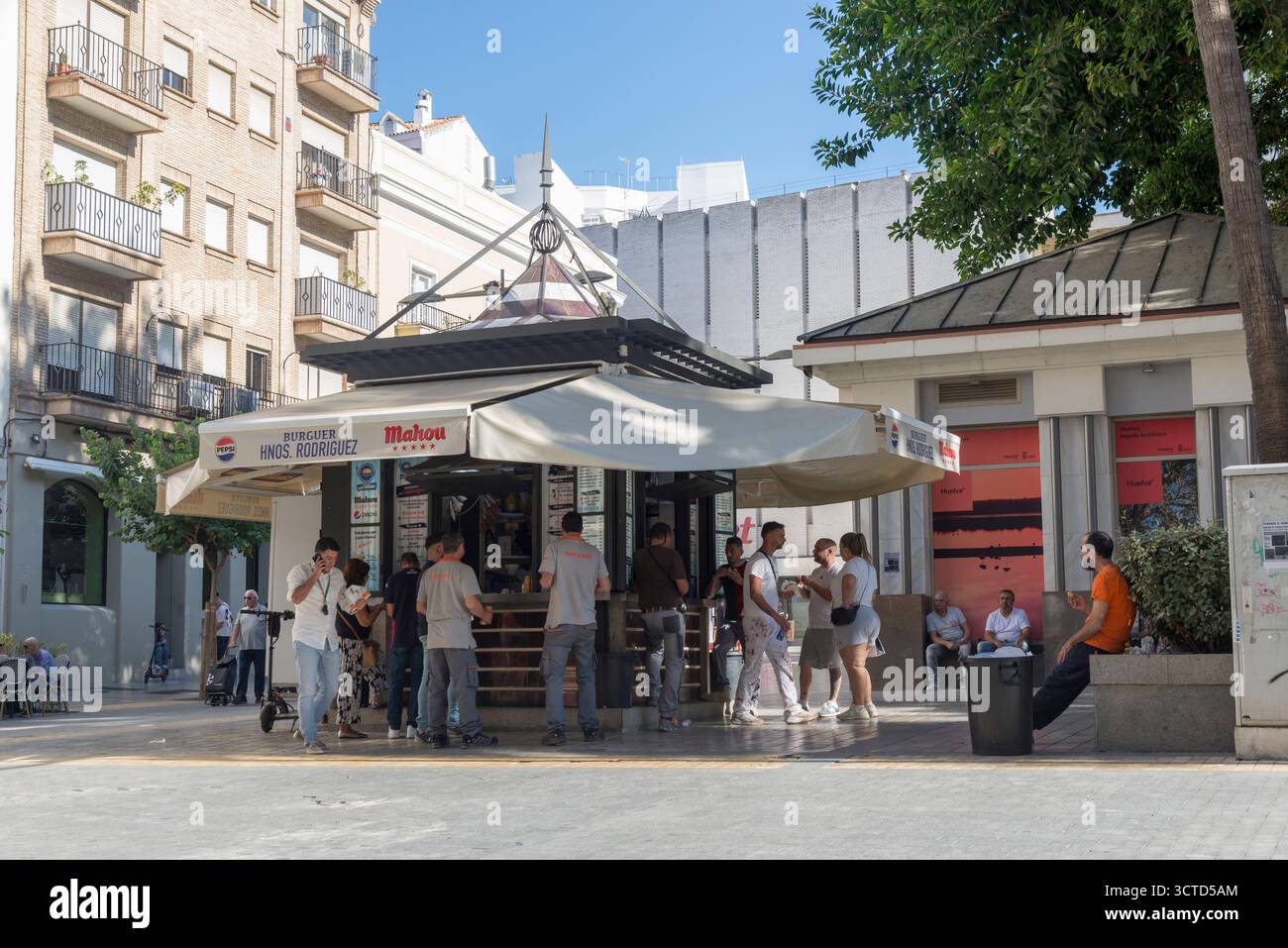 Il principale stand di hamburger è rinomato per la sua salsa esclusiva, dominando il settore per anni con qualità, sapore e fedele seguito dei clienti. Foto Stock
