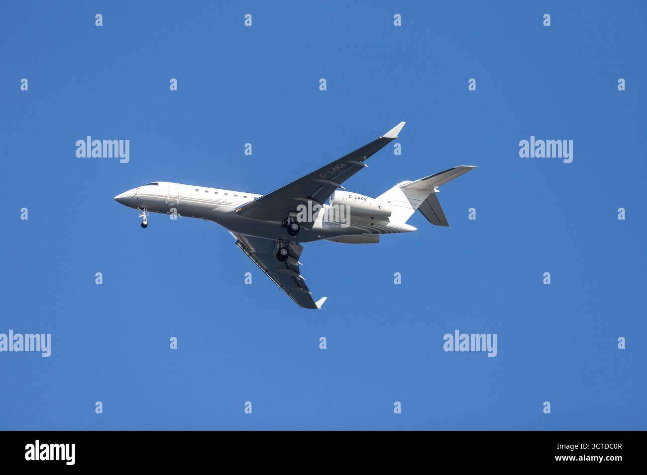 Bombardier Global Express, un jet business a lungo raggio, con cabina grande, vicino a Dundee. Foto Stock