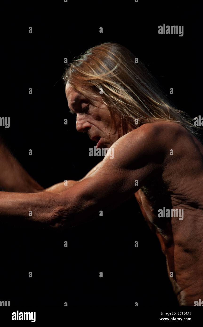Londra, Regno Unito. 3 maggio 2010, Iggy Pop si esibisce all'Hammersmith Apollo. Cristina Massei/Alamy Live News Foto Stock