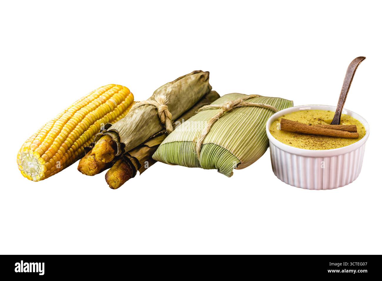 mais cotto, tamale, curau, pane di mais. Cibi tipici di Minas Gerais su sfondo bianco isolato Foto Stock