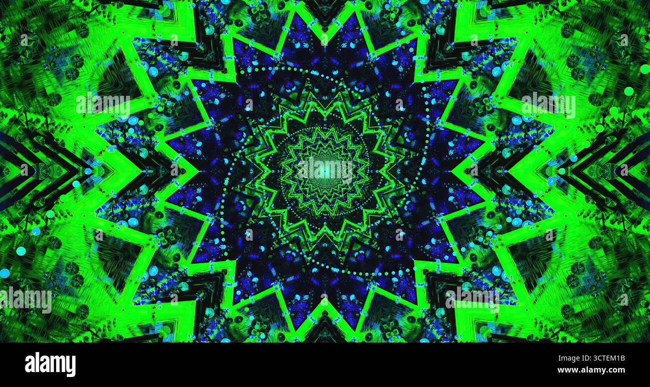 Il caleidoscopio verde brillante e blu presenta una forma centrale a stella circondata da ripetuti motivi geometrici. I colori si fondono armoniosamente con c Foto Stock
