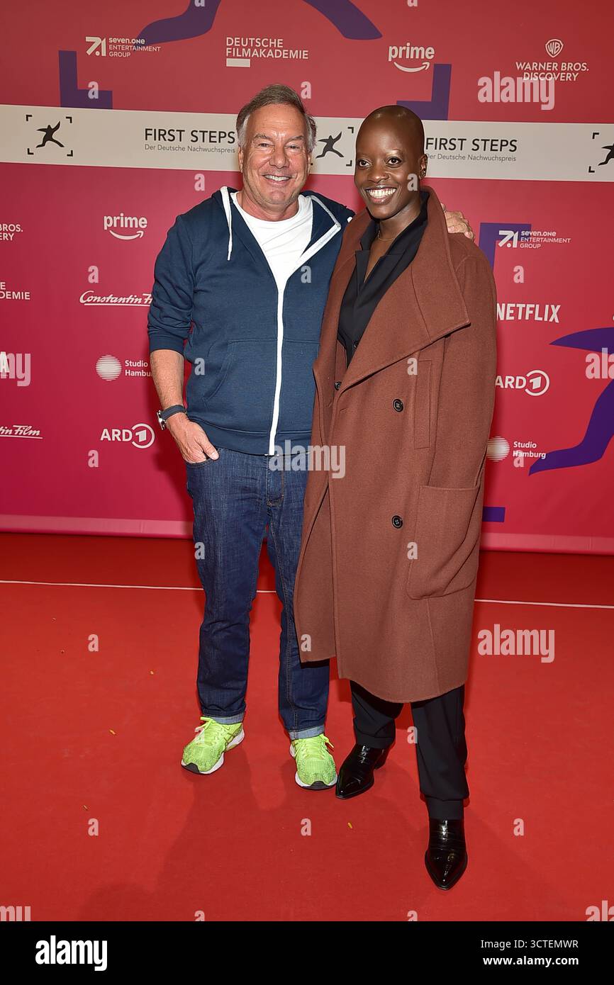 FIRST STEPS Awards 2025 Nico Hofmann, Florence Kasumba Ankunft zur Verleihung der FIRST STEPS Awards 2025 Theater des Westens a Berlino AM 06.10.2025 *** FIRST STEPS Awards 2025 Nico Hofmann, Florence Kasumba arrivo ai FIRST STEPS Awards 2025 Theater des Westens a Berlino il 06 10 2025 Photopress Mueller Foto Stock