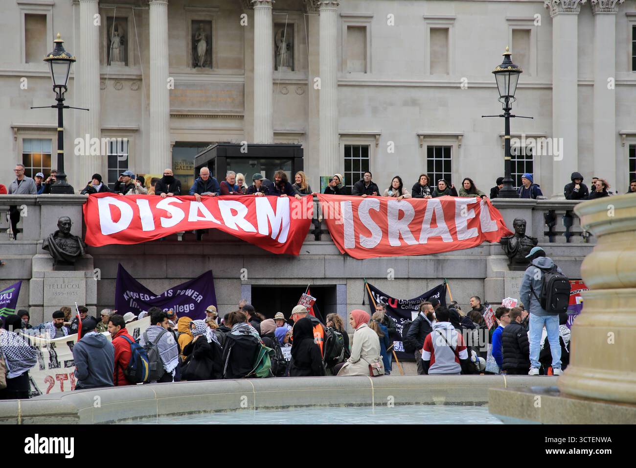 Londra, Regno Unito - 10 04 2025, Israele-Gaza: I manifestanti di Londra scendono in piazza a sostegno della Palestina, del Regno Unito e della polizia che arrestano persone. Foto Stock