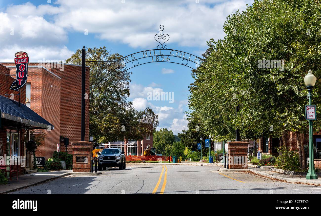 Mars Hill, North Carolina, USA-28 settembre 2025: Ingresso alla Mars Hill University, ex Mars Hill College. Foto Stock