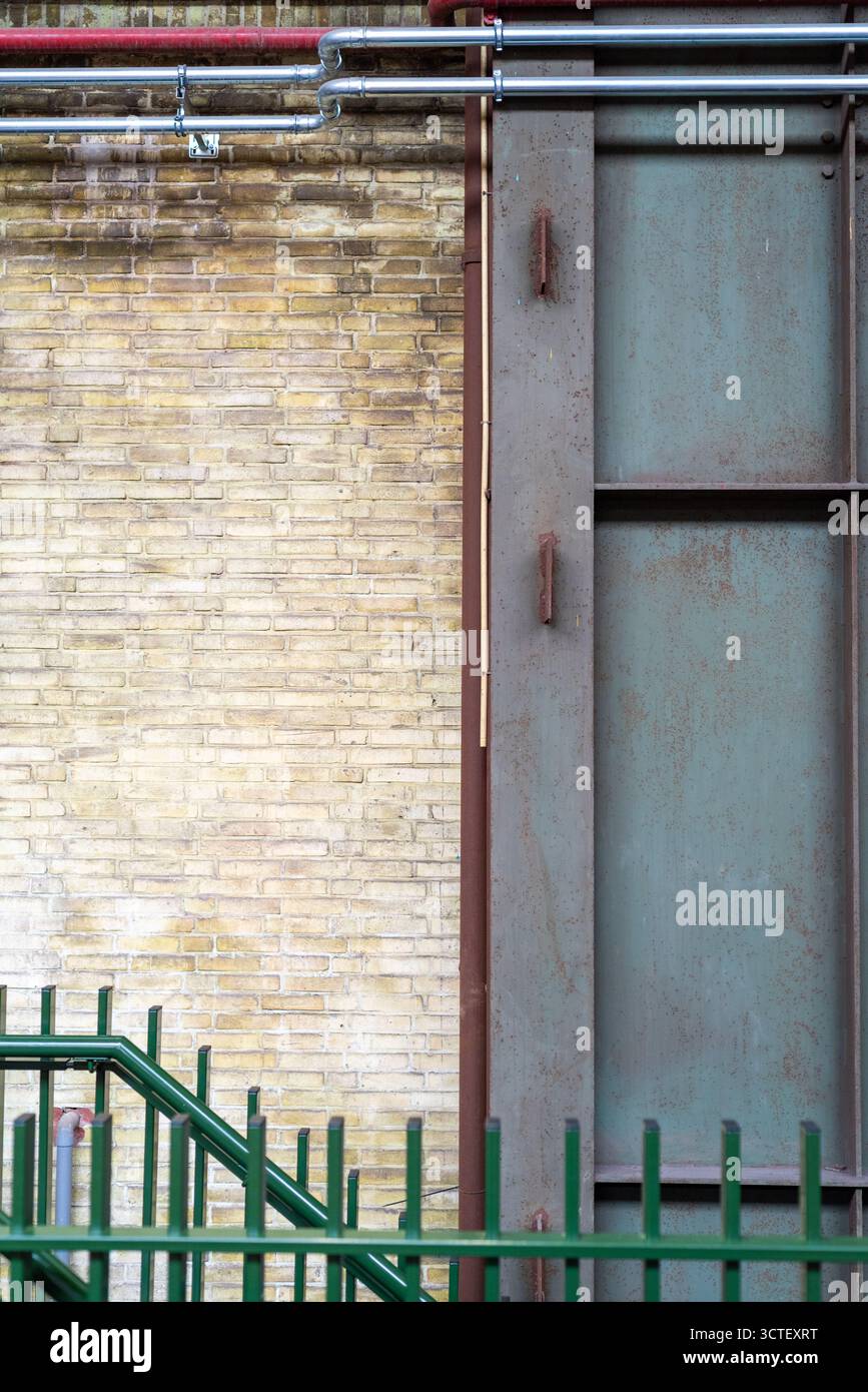 Muro astratto - interno industriale del museo STRAAT, Amsterdam, Paesi Bassi Foto Stock