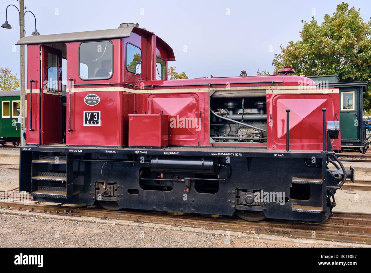 Bruchhausen-Vilsen, Germania ; 3 ottobre 2025: Locomotiva di manovra diesel-idraulica Deutz V3 esposta presso la Deutscher Eisenbahn-Verein Heritage Railway, Foto Stock