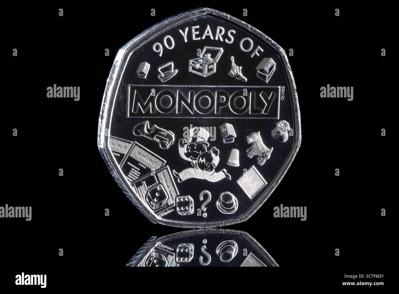 2025 Regno Unito 50 Pence per commemorare i 90 anni del classico gioco da tavolo "Monopoli" Foto Stock